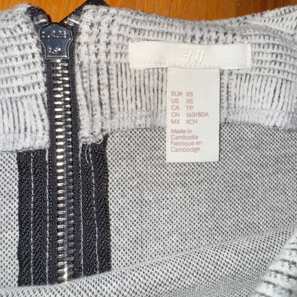 H&M sweater - Picture 7 of 7